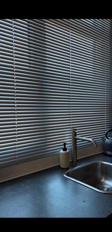 Luxaflex jaloezieën grijs 168x200 beschikbaar voor biedingen