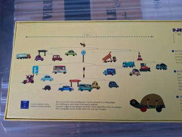 Mobiel met auto's en andere voertuigen en objecten beschikbaar voor biedingen