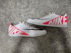 Nike Zaalvoetbal schoenen maat 42, Sport en Fitness, Voetbal, Ophalen of Verzenden, Zo goed als nieuw, Schoenen
