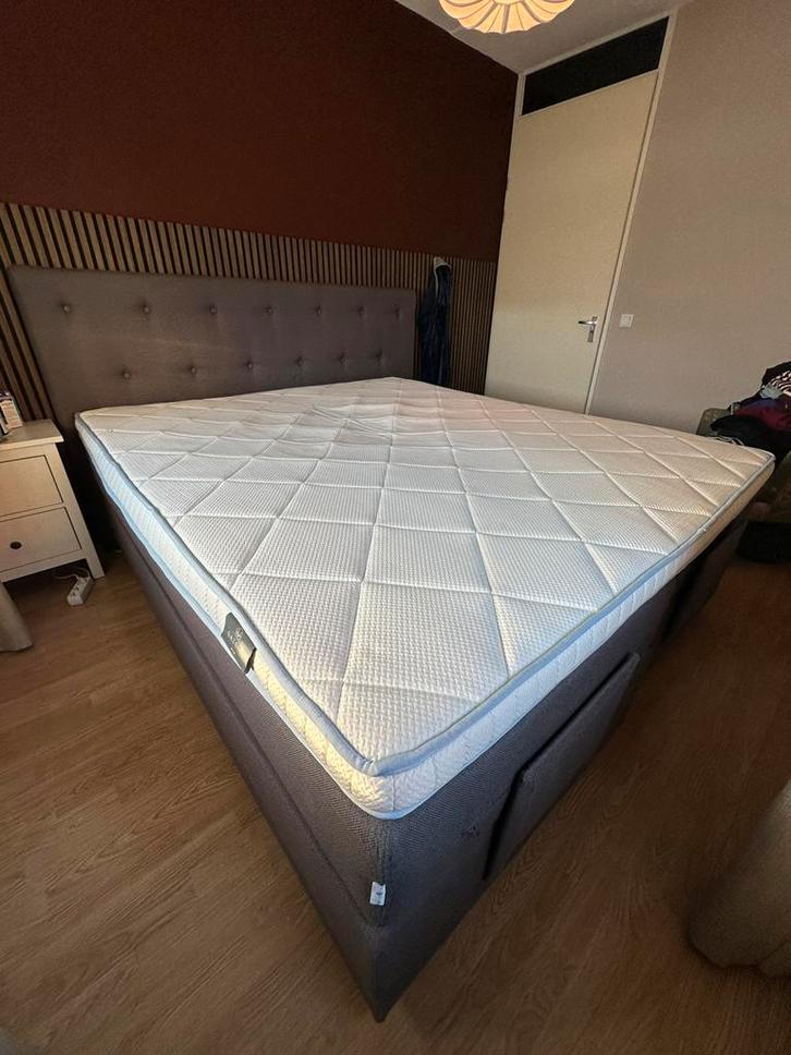 Boxspring Swiss Sense elektrisch verstelbaar, Huis en Inrichting, Slaapkamer | Boxsprings, Zo goed als nieuw, 180 cm, 210 cm, Tweepersoons
