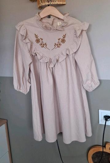 Nieuwe jurk maat 110 beschikbaar voor biedingen