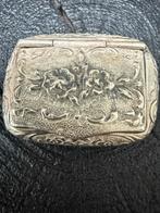 Antiek Zilveren Pillendoosje - Bloemen & Krullen, Antiek en Kunst, Ophalen of Verzenden, Zilver