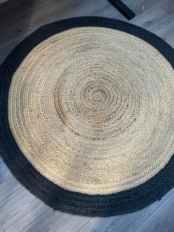 Rond vloerkleed, jute met zwarte rand beschikbaar voor biedingen