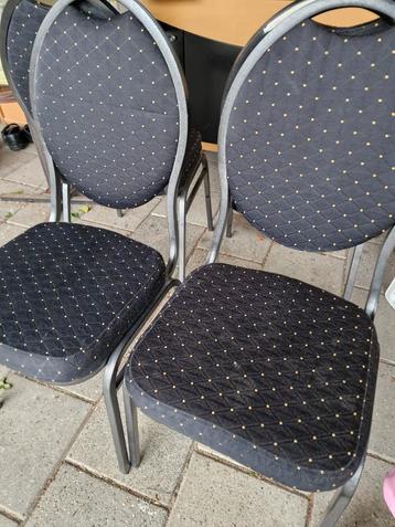 stoelen beschikbaar voor biedingen