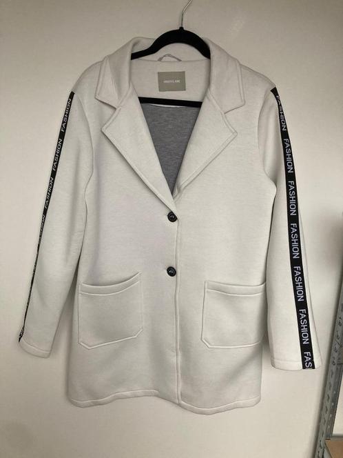 Amber & June lange blazer jasje wit maat 36 scuba, Kleding | Dames, Jasjes, Kostuums en Pakken, Zo goed als nieuw, Jasje, Maat 36 (S)