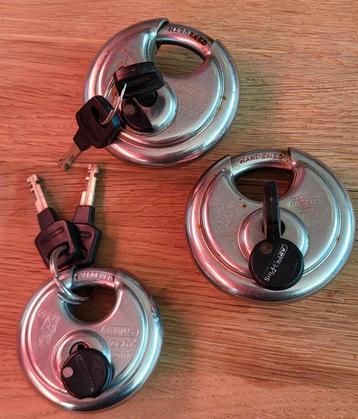 Zware hangsloten 3x beschikbaar voor biedingen