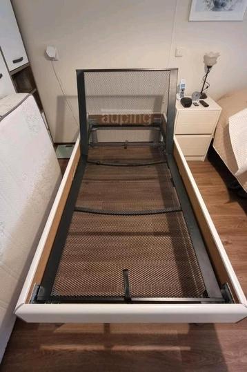 1 auping bed met handverstelling + matras beschikbaar voor biedingen