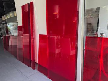 > Partij plexiglas rood 15 mm dik 25 m²  platen div. maten beschikbaar voor biedingen