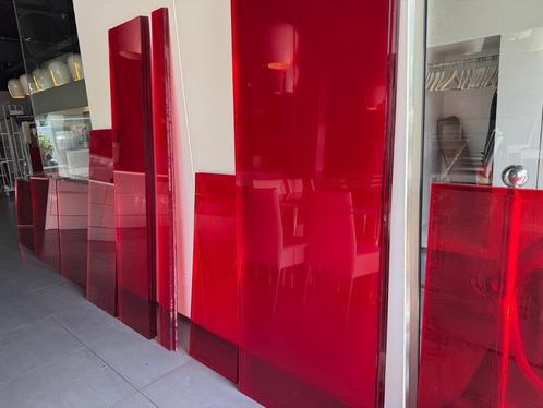 > Partij plexiglas rood 15 mm dik 25 m²  platen div. maten, Doe-het-zelf en Verbouw, Platen en Panelen, Zo goed als nieuw, Overige materialen