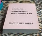 Opstaan aankleden niet doodgaan van Hanna Bervoets, Ophalen of Verzenden, Gelezen, Eén auteur