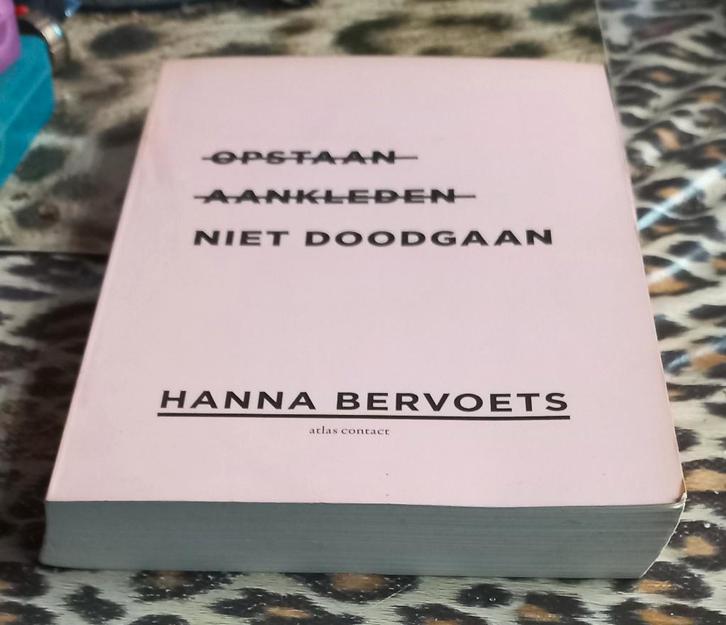 Opstaan aankleden niet doodgaan van Hanna Bervoets, Boeken, Essays, Columns en Interviews, Gelezen, Eén auteur, Ophalen of Verzenden