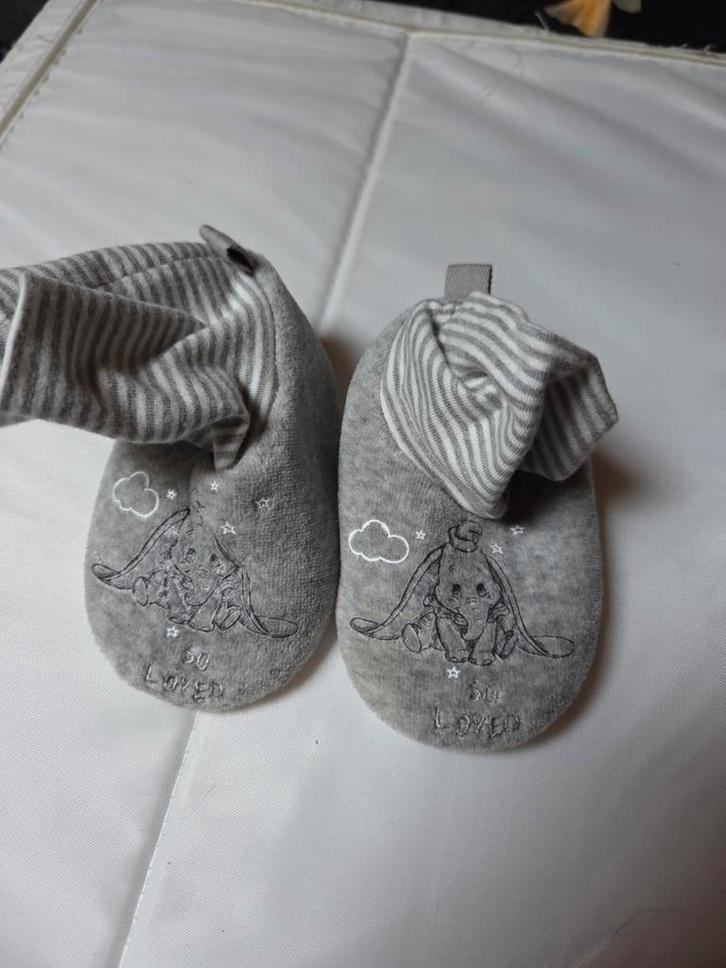 Lieve slofjes 6-9 maanden, Kinderen en Baby's, Babykleding | Schoentjes en Sokjes, Zo goed als nieuw, Jongetje of Meisje, Slofjes