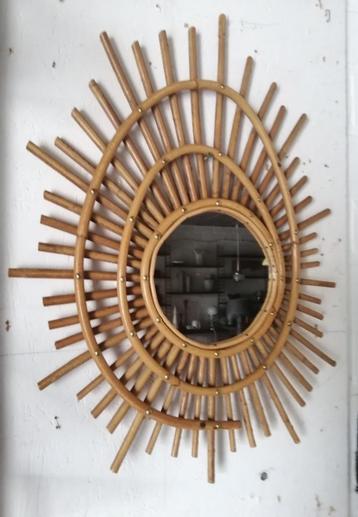 Vintage jaren 60 rotan zonnespiegel, retro spiegel beschikbaar voor biedingen