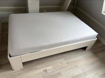 Bedframe (140 x 200), beterbed beschikbaar voor biedingen