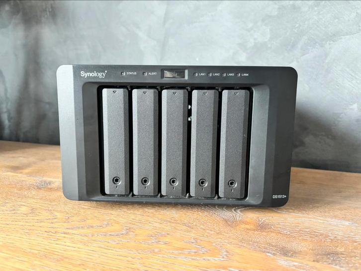 Synology DS1513+ met 4GB RAM geheugen, Computers en Software, Harde schijven, Gebruikt, Desktop, NAS, Ophalen of Verzenden
