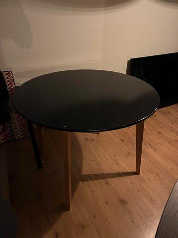 Eettafel rond zwart beschikbaar voor biedingen