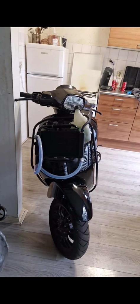 Te Koop Unieke Vespa 172cc M07 Watergekoeld VOLLEDIG NIEUW, Fietsen en Brommers, Scooters | Piaggio, Ophalen of Verzenden