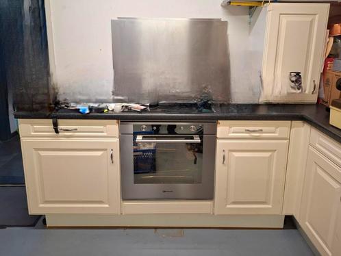 Hoek keuken gebruikt. Gratis, Huis en Inrichting, Keuken | Complete keukens, Gebruikt, Hoekkeuken, Wit, Kunststof, Ophalen