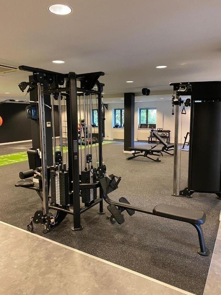 Oemmebi Black / Technogym kracht Multi /4-station Technogym, Sport en Fitness, Fitnessmaterialen, Zo goed als nieuw, Armen, Benen
