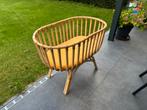Rotan wiegje met matrasje en lakentjes, Kinderen en Baby's, Babywiegjes en Ledikanten, Ophalen, Zo goed als nieuw, Wieg