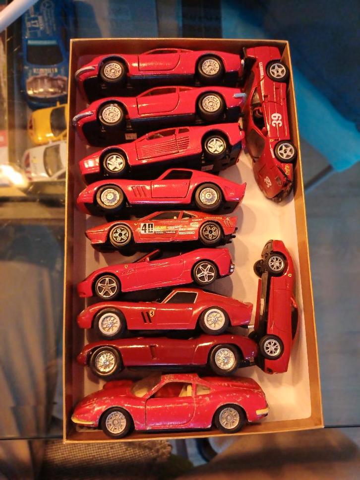 doos 14 met Ferrari modelautos, Hobby en Vrije tijd, Modelauto's | Overige schalen, Gebruikt, Auto, Ophalen of Verzenden