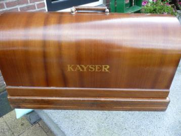 Kayser Schommelschuit Naaimachine beschikbaar voor biedingen