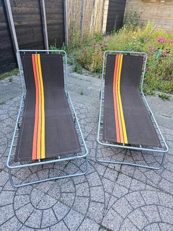 Retro stretchers beschikbaar voor biedingen