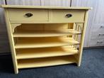 Geel kastje met lades en planken, Huis en Inrichting, Kasten | Dressoirs, Ophalen, Minder dan 50 cm, Gebruikt, Met lade(s)