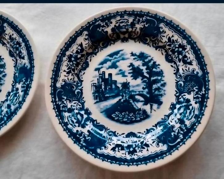 Set Engelse witte blauwe borden kasteel barokke versieringen, Antiek en Kunst, Antiek | Servies los, Ophalen of Verzenden