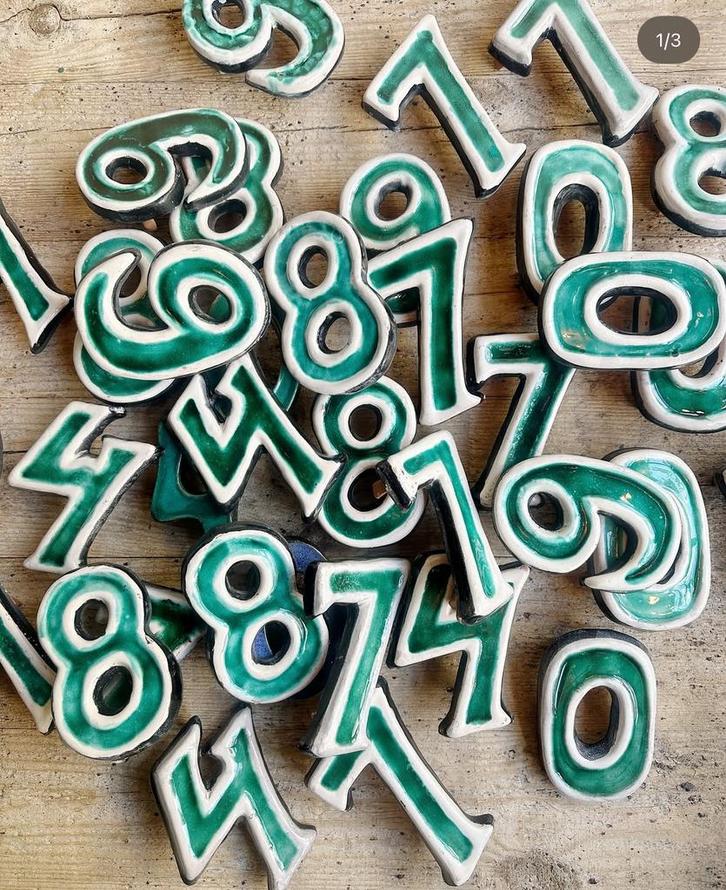 Unieke vintage huisnummers terracotta groen geglazuurd, Antiek en Kunst, Antiek | Keramiek en Aardewerk, Ophalen of Verzenden