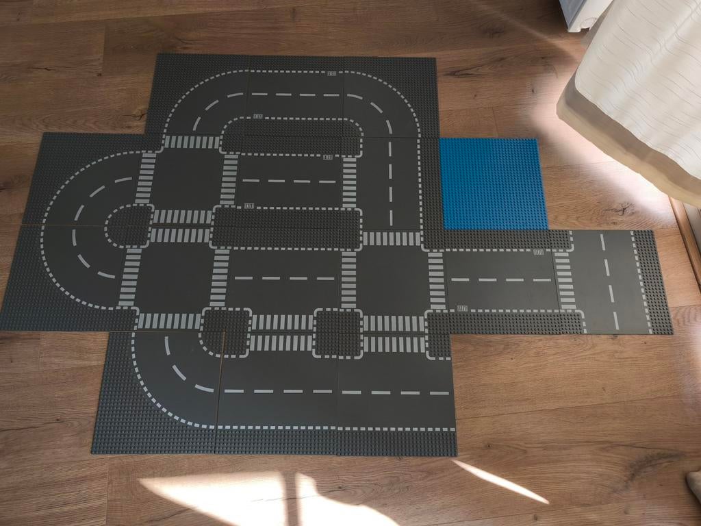 16 lego wegenplaten en 1 blauwe grondplaat, Ophalen of Verzenden