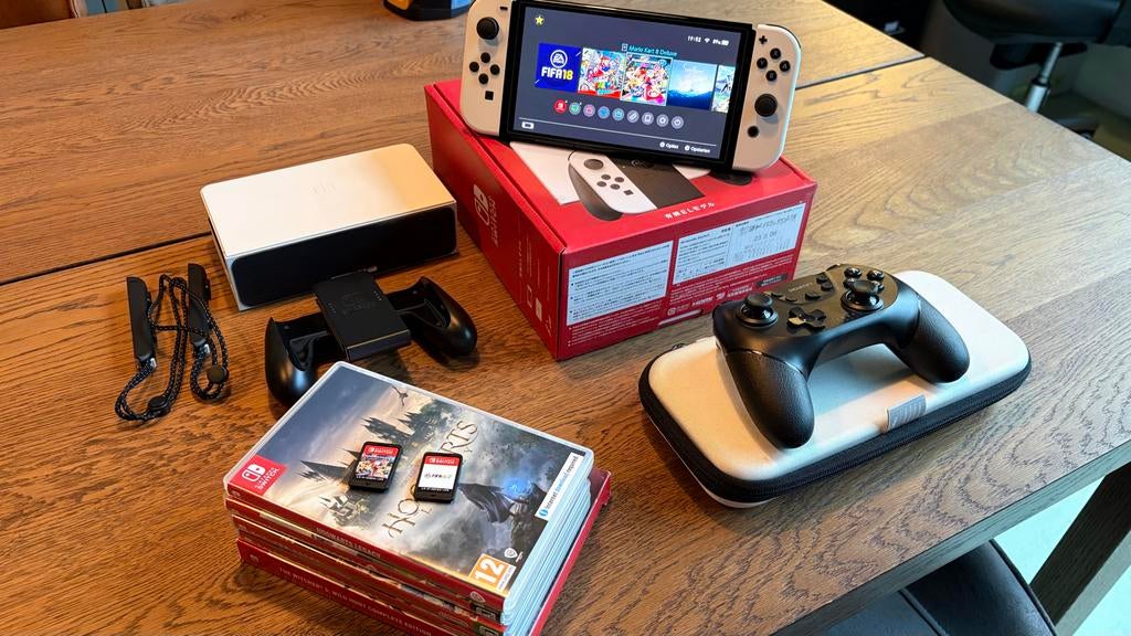 Nintendo Switch OLED met 7 games en accessoires, Ophalen, Vanaf 18 jaar, Overige genres, Eén computer