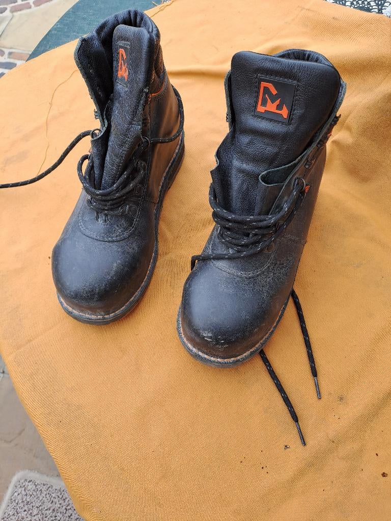te koop een paar veiligheids schoenen maat 42  zgan, Ophalen of Verzenden, Zo goed als nieuw, Zwart, Wandelschoenen of Bergschoenen