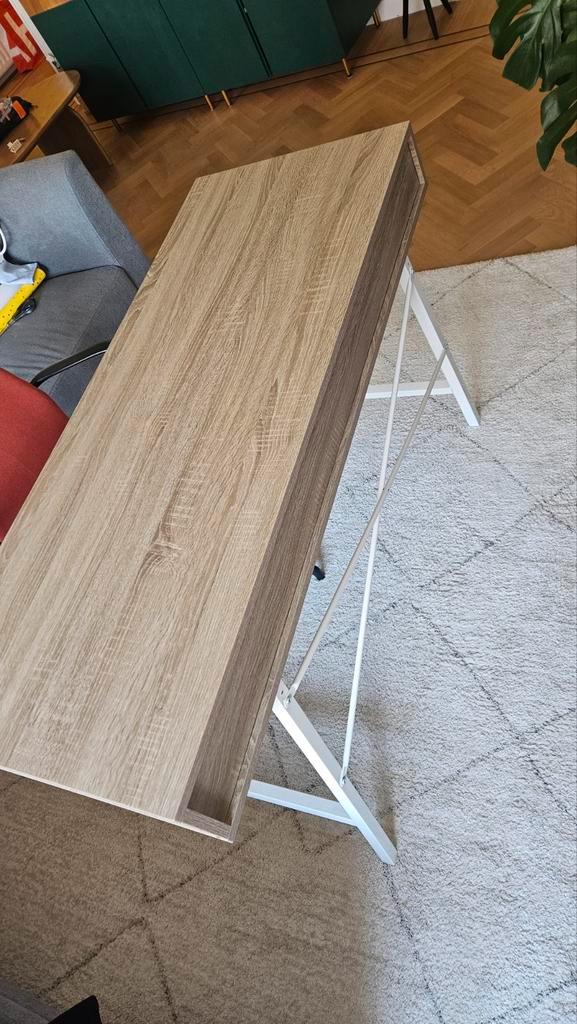 Bureau (JYSK) met bureaustoel (IKEA Långfjäll), Huis en Inrichting, Bureaus, Ophalen