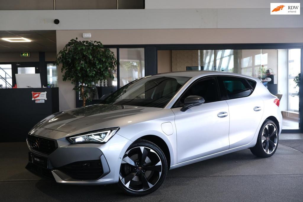 CUPRA Leon 1.4 e-Hybrid 204PK Virtual Navi Cam Led Leder Acc, Auto's, Cupra, 77 km/l, Gebruikt, Zwart, 4 cilinders