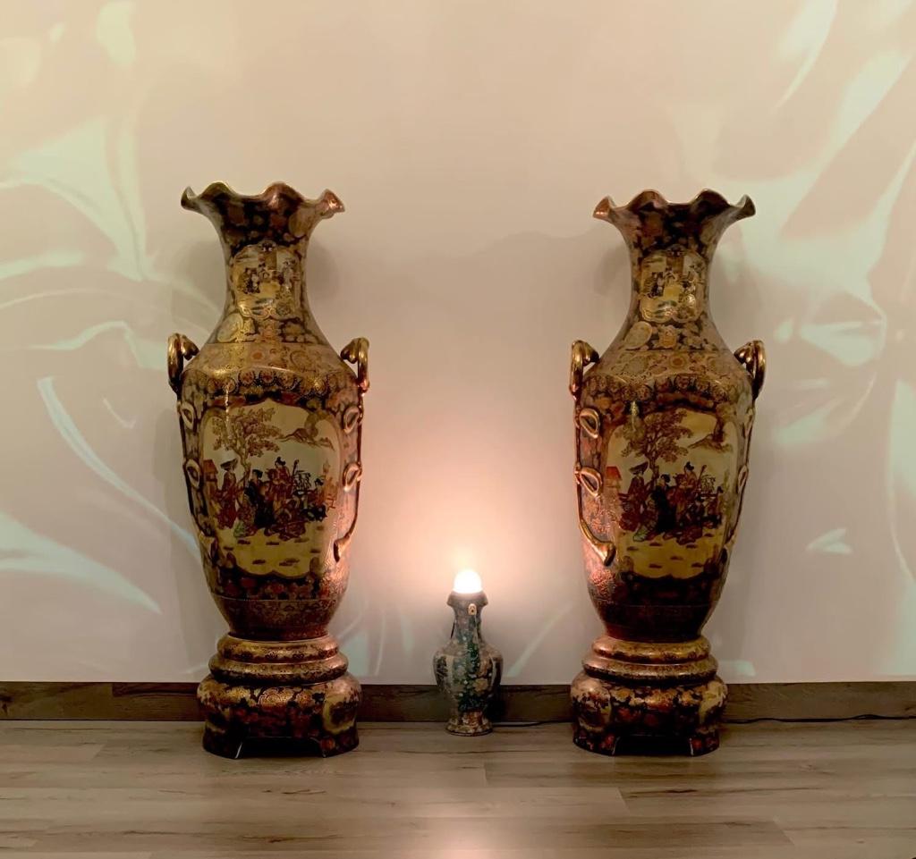 EXTRAORDINARY SUPER RARE BIG VASES COUPLE OF SATSUMA H.125CM, Ophalen