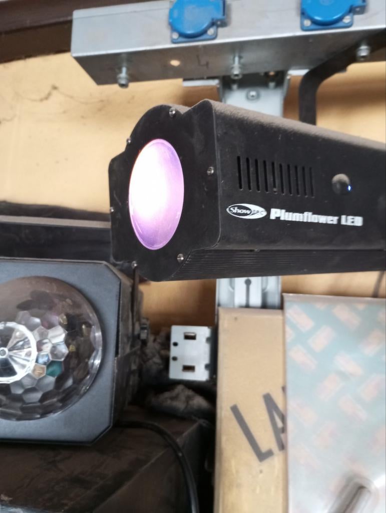 Showtec plumflower LED systeem., Verzenden