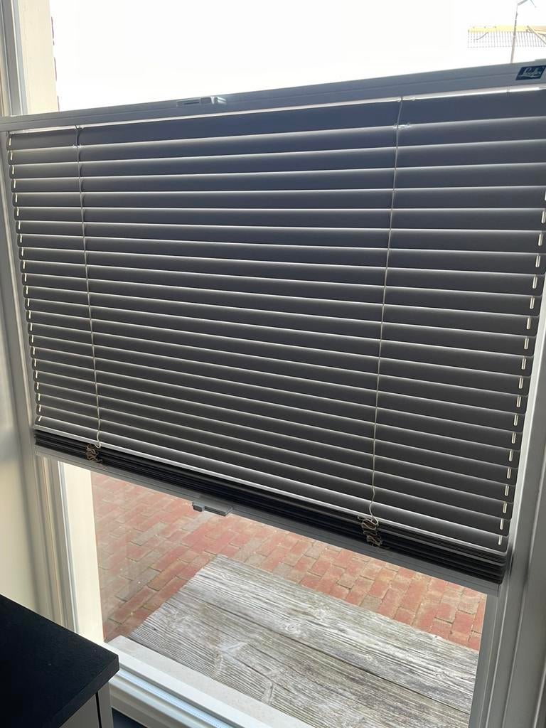 Aluminium Luxaflex 25 mm, top down constructie. Kleur 3006, Ophalen, Overige kleuren, 100 tot 150 cm, Nieuw