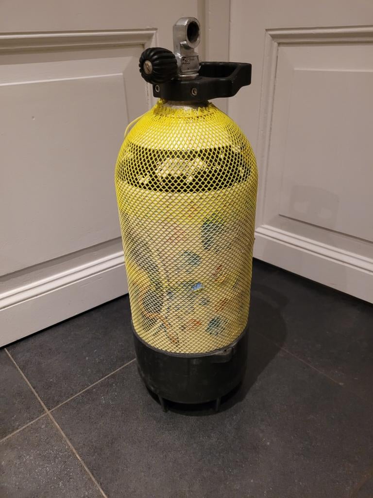 12 liter duikfles nog gekeurd tot 2029, Ophalen, Zo goed als nieuw, Duikfles