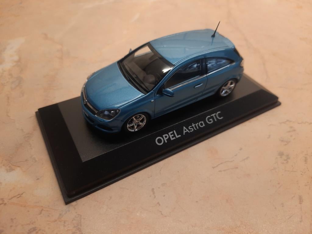 Minichamps Opel Astra H GTC Blauw 2005 1:43, Ophalen of Verzenden, Nieuw, Auto, MiniChamps