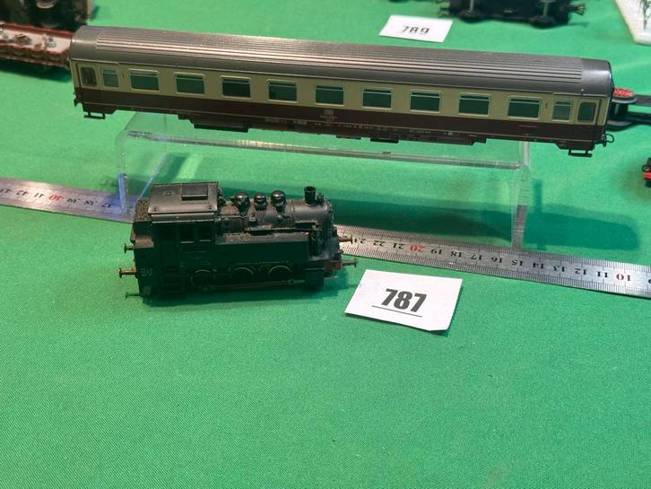 787- Roco knutsellocomotief en rijtuig zonder draaistellen, Hobby en Vrije tijd, Modeltreinen | H0, Gebruikt, Treinset, Gelijkstroom