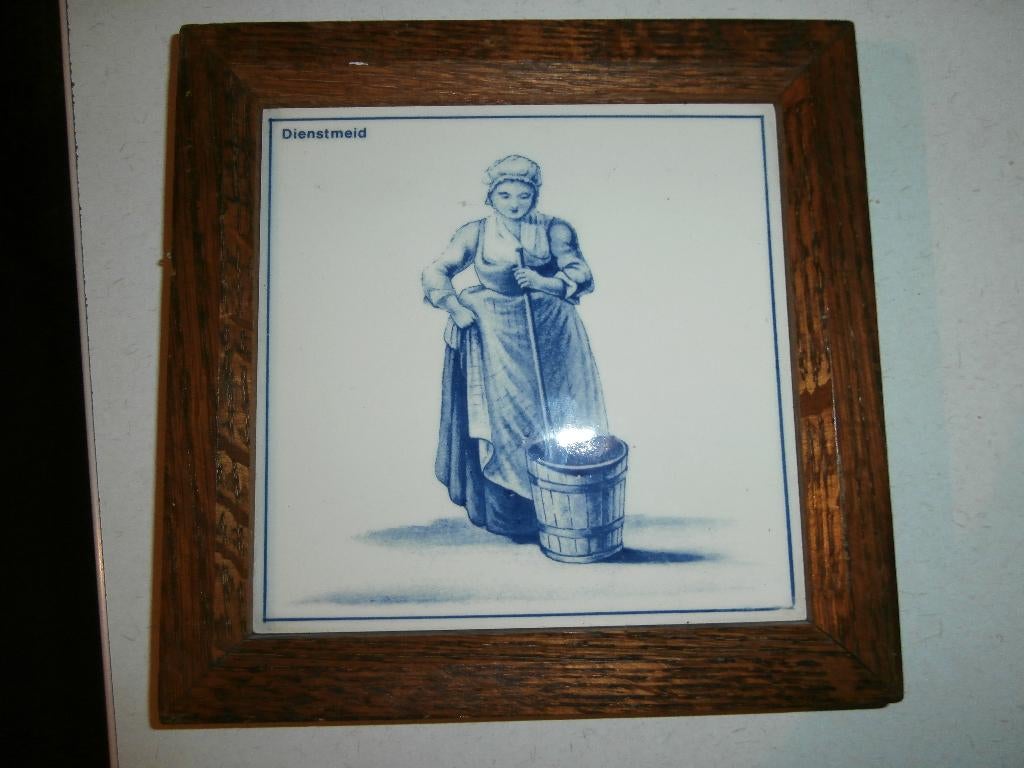Tegel in lijst,  Dienstmeid, Ophalen of Verzenden