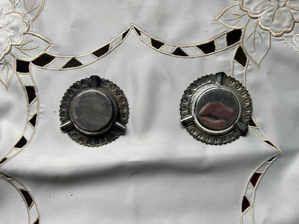 Twee zilverkleurige asbakken met posthoorn, Ophalen of Verzenden, Zilver