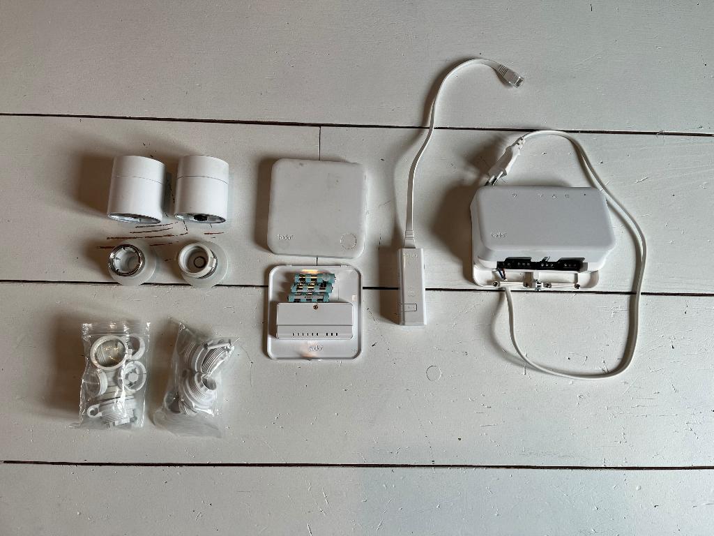 Tado Starter Kit V3+  met radiatorknoppen, Ophalen of Verzenden, Slimme thermostaat, Gebruikt