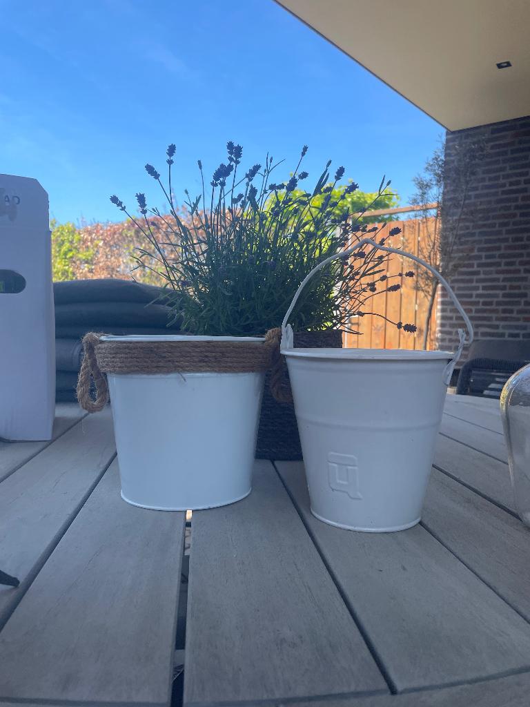 Twee witte emmers, Ophalen of Verzenden, Zo goed als nieuw, Aluminium, Met handgreep