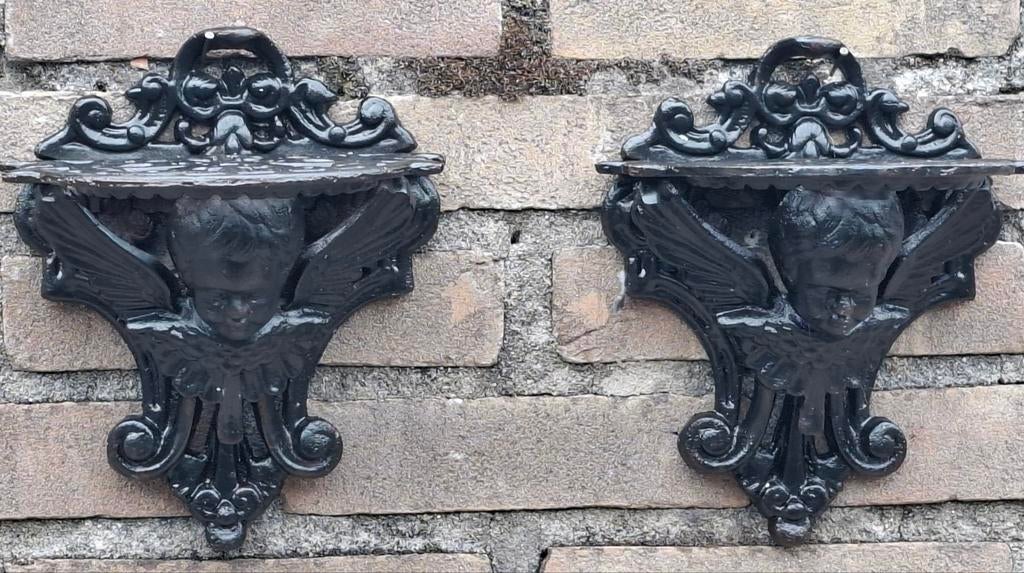 Wandconsule. Putti.  Gietijzer.  2 st.  18/22/14 cm., Antiek en Kunst, Ophalen