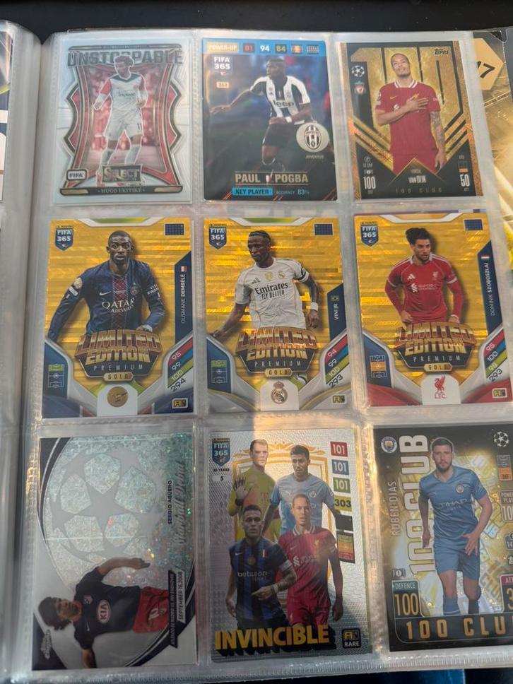 Album vol met voetbal kaarten. Topps / panini, Hobby en Vrije tijd, Verzamelkaartspellen | Overige, Zo goed als nieuw, Meerdere kaarten