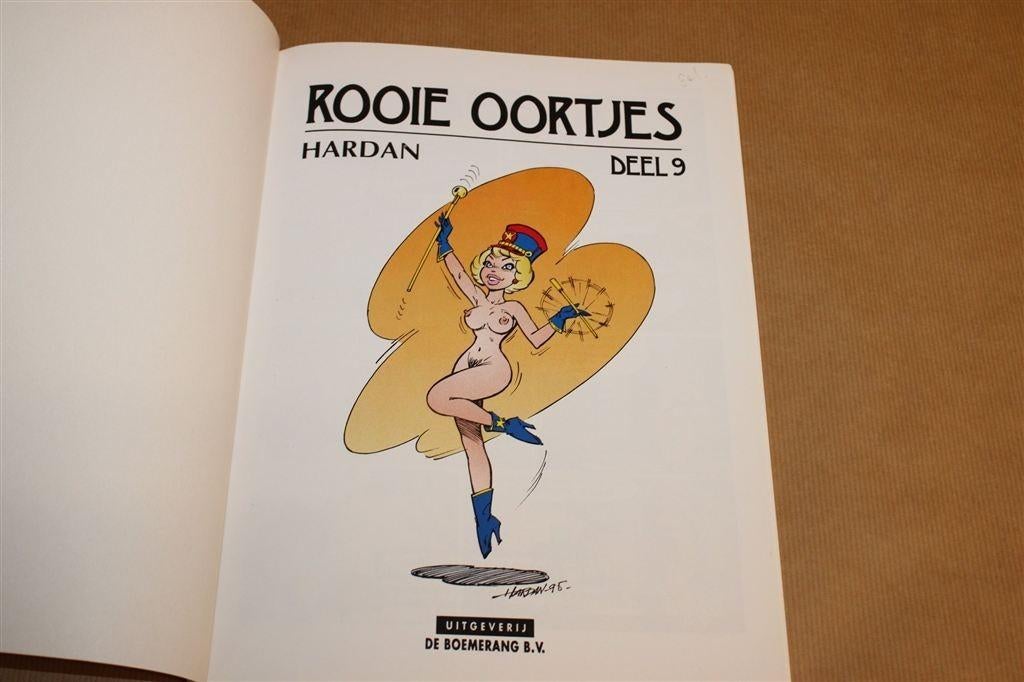 Rooie Oortjes Deel 9 — Erotische Strip Hardan, Boeken, Eén stripboek, Ophalen of Verzenden, Gelezen