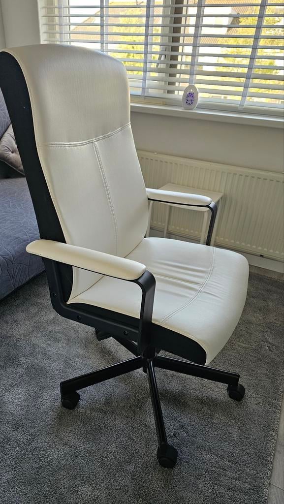 Witte kunststof bureaustoel van IKEA - Zeer netjes, Huis en Inrichting, Bureaustoelen, Ophalen, Zo goed als nieuw, Wit, Bureaustoel