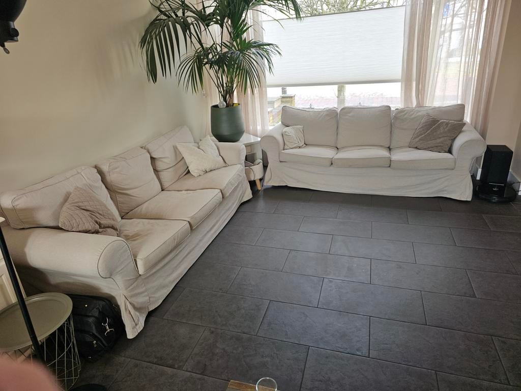 2 Lichte driezitsbanken. Ikea ektorp., Ophalen, Gebruikt